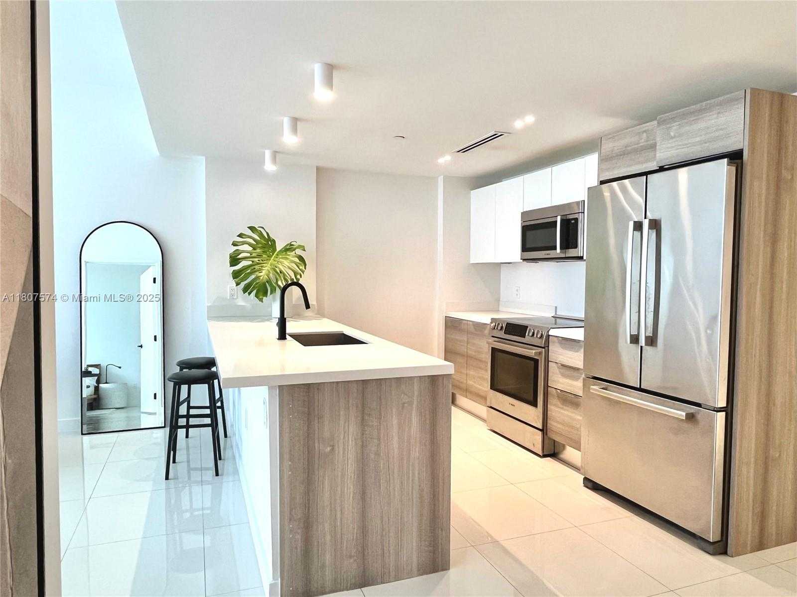 Small Image of 9940 WEST BAY HARBOR DR #5A-N, Bay Harbor Islands Number 4
