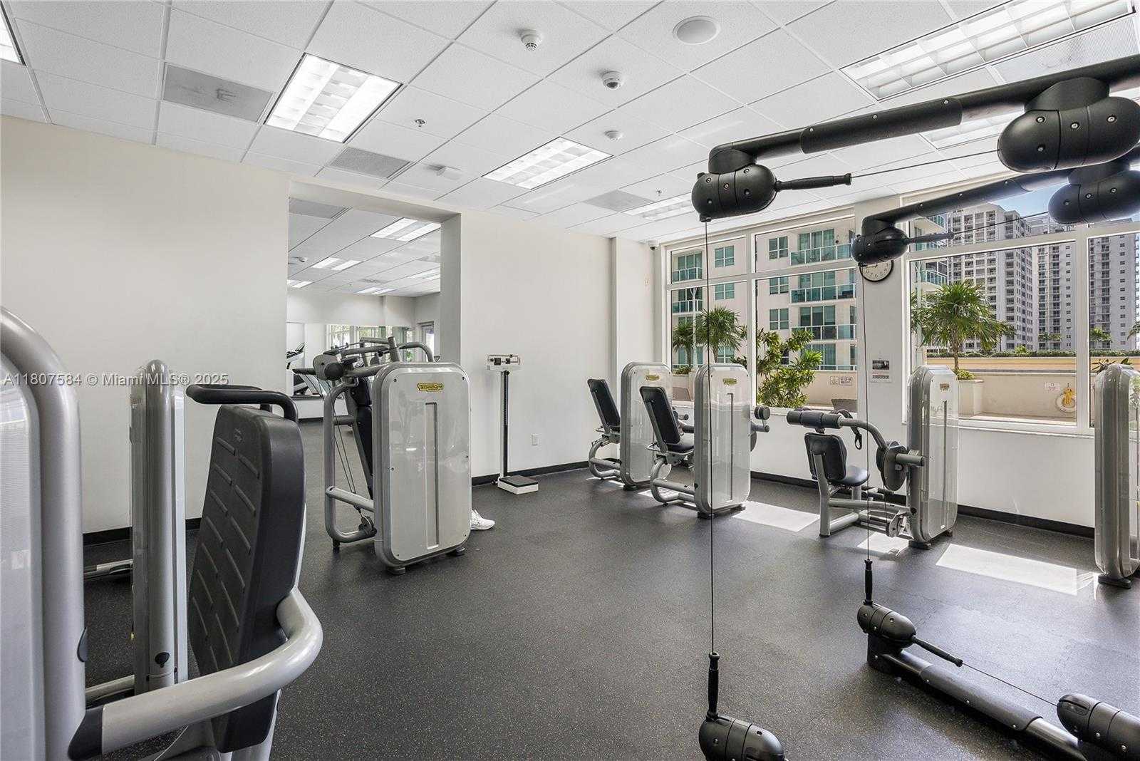 Small Image of 1200 BRICKELL BAY DR #2824, Miami Number 14