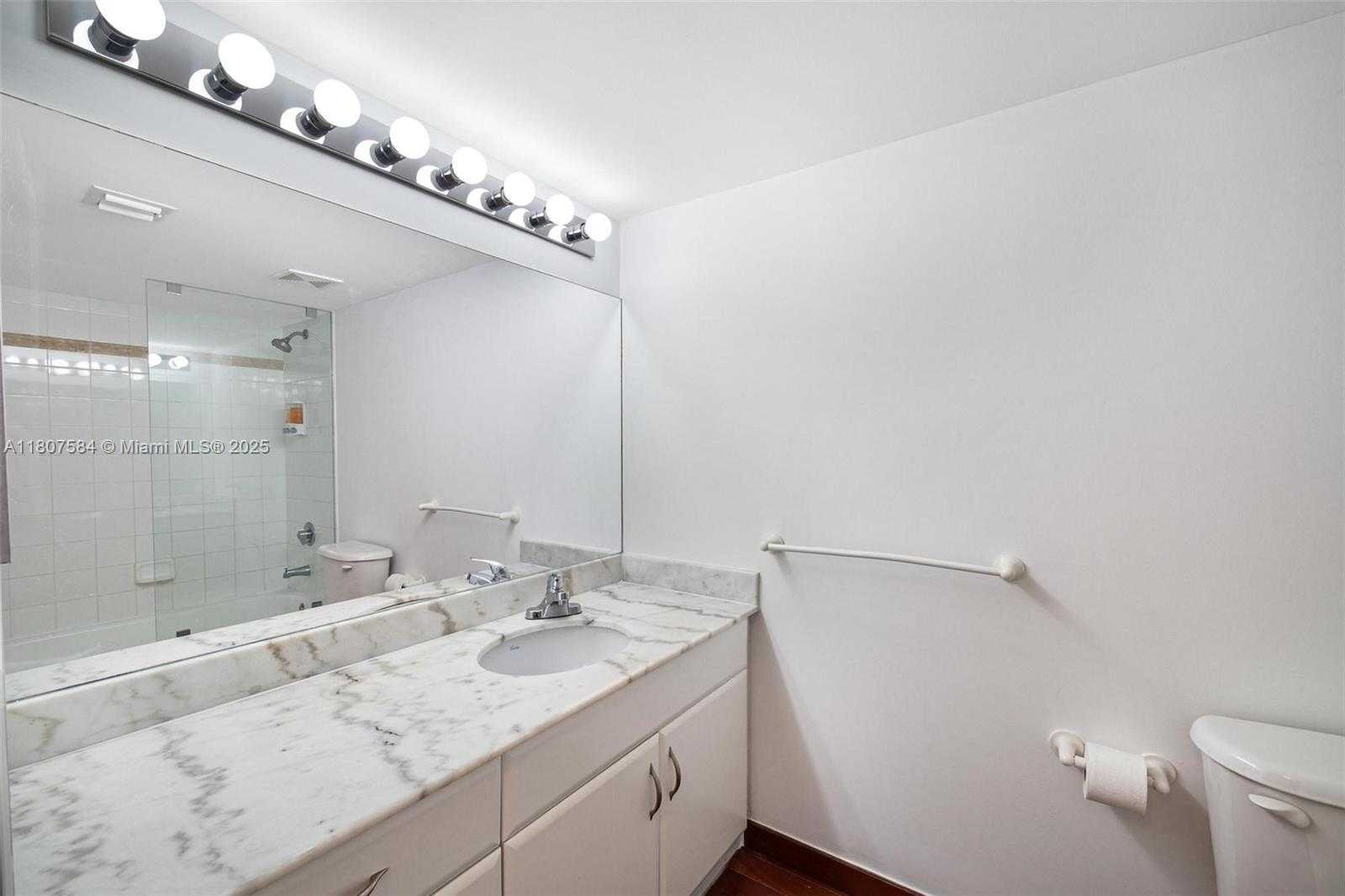 Small Image of 1200 BRICKELL BAY DR #2824, Miami Number 17