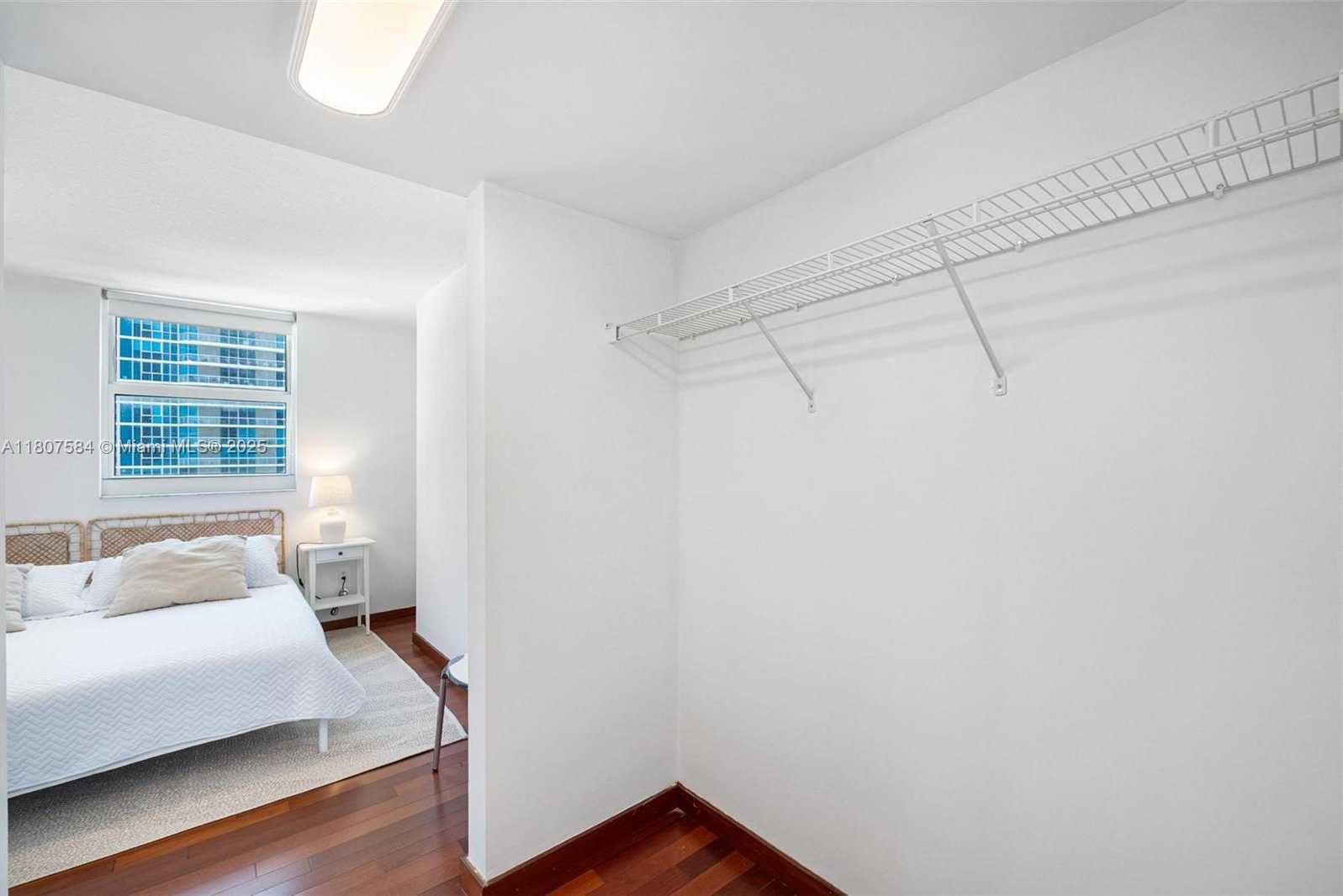 Small Image of 1200 BRICKELL BAY DR #2824, Miami Number 18