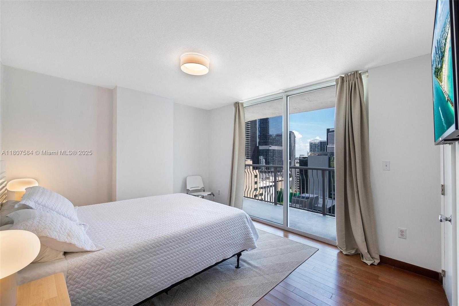 Small Image of 1200 BRICKELL BAY DR #2824, Miami Number 19