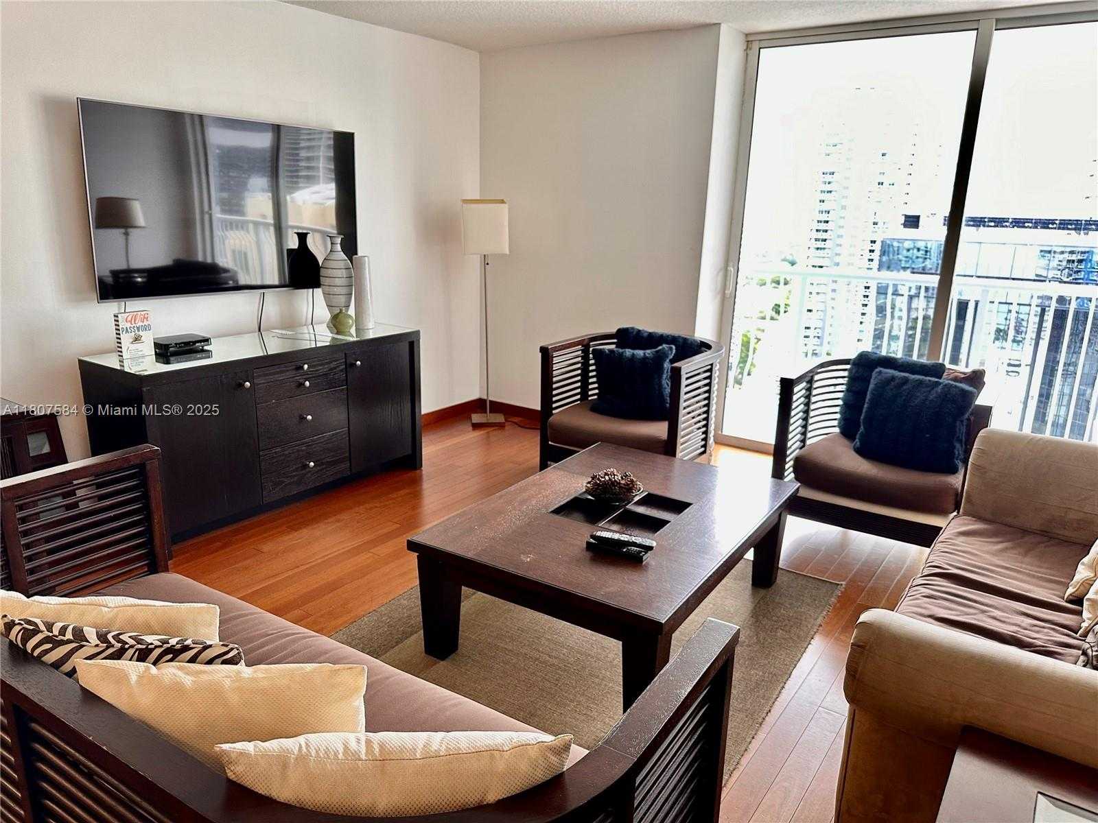 Small Image of 1200 BRICKELL BAY DR #2824, Miami Number 2