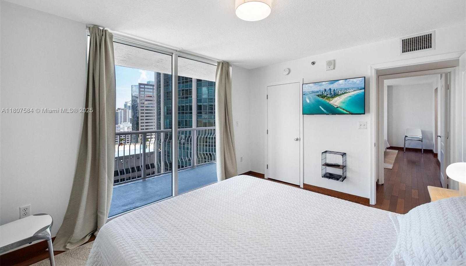 Small Image of 1200 BRICKELL BAY DR #2824, Miami Number 20