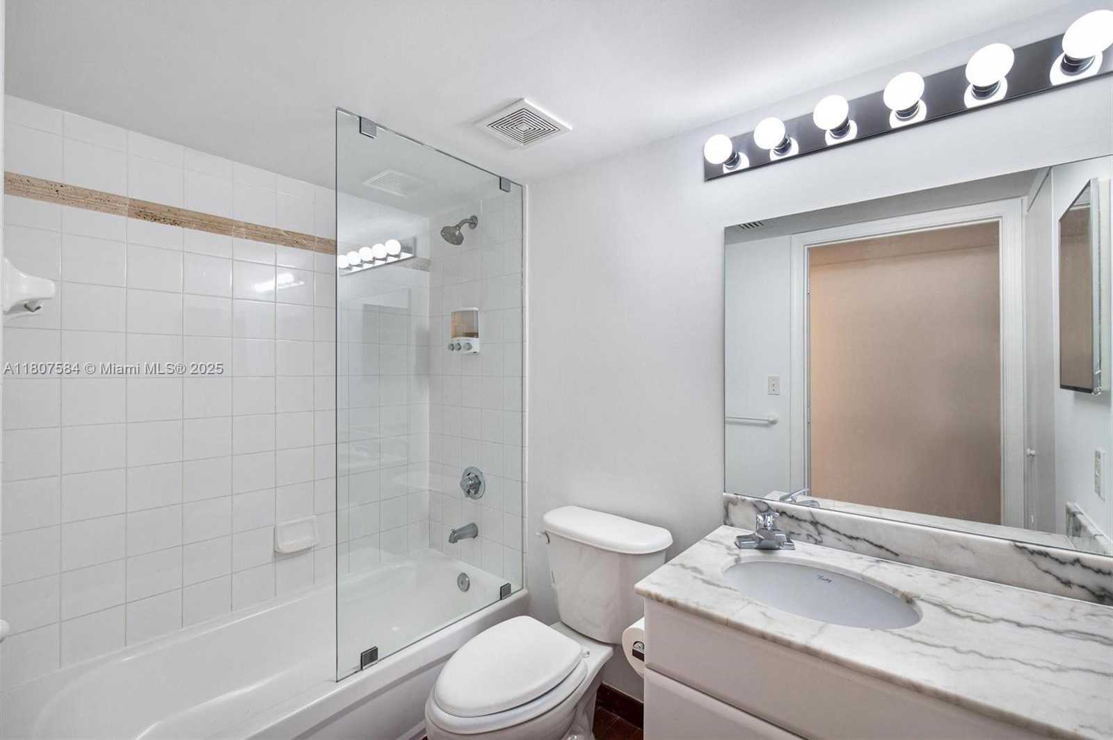 Small Image of 1200 BRICKELL BAY DR #2824, Miami Number 21