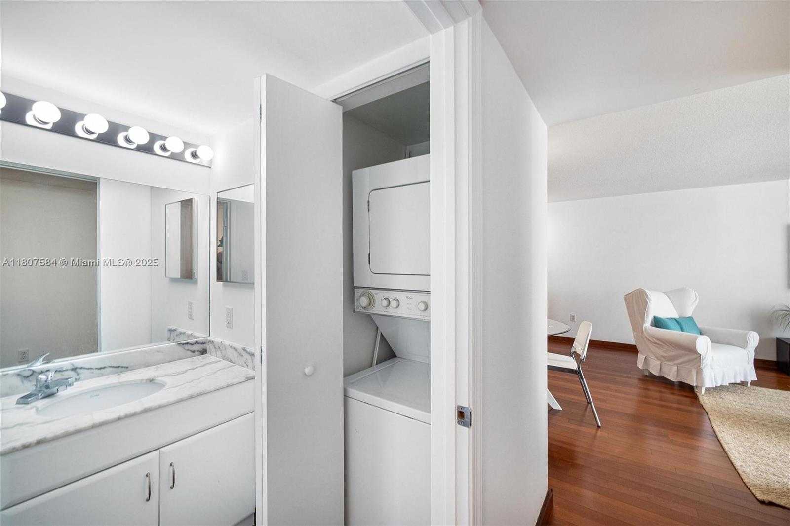 Small Image of 1200 BRICKELL BAY DR #2824, Miami Number 22