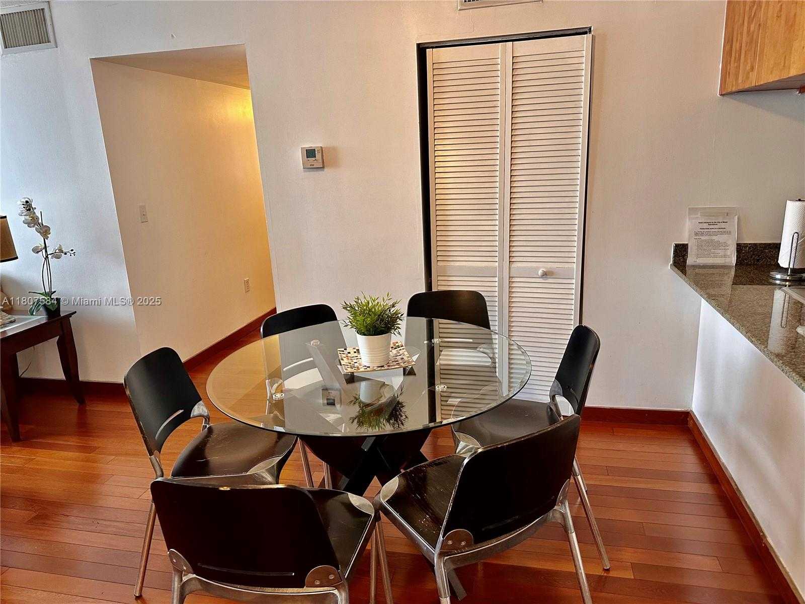 Small Image of 1200 BRICKELL BAY DR #2824, Miami Number 3