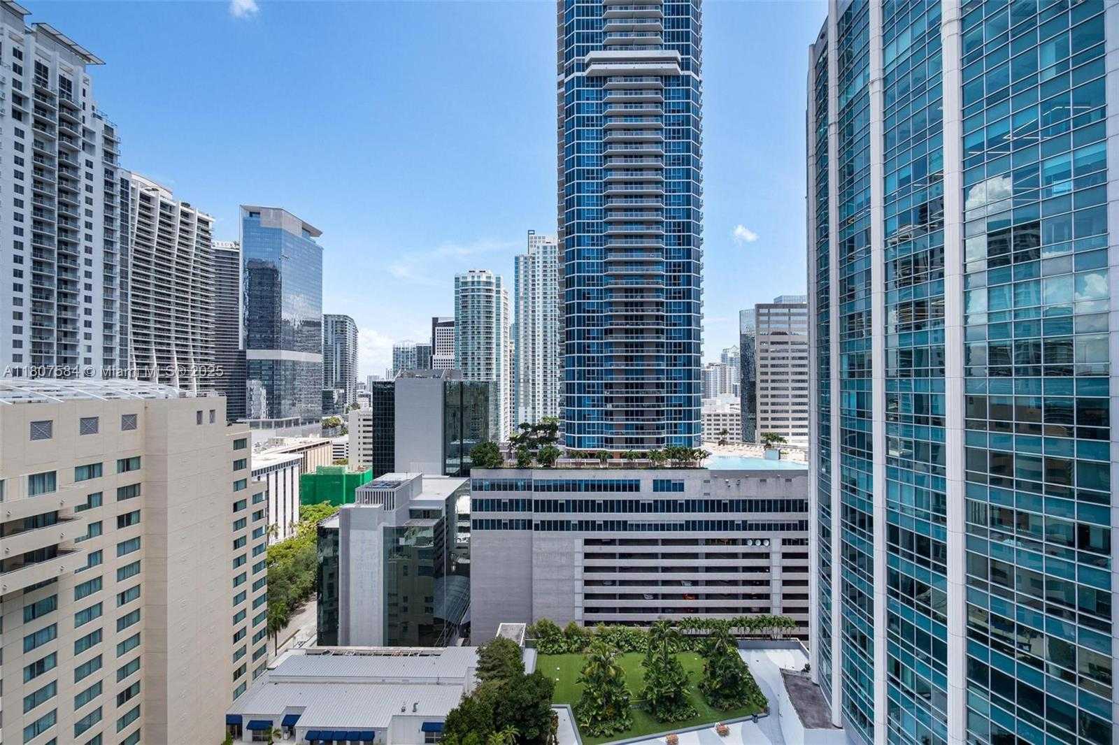 Small Image of 1200 BRICKELL BAY DR #2824, Miami Number 31