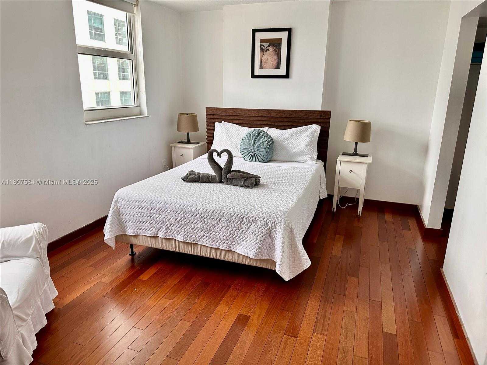 Small Image of 1200 BRICKELL BAY DR #2824, Miami Number 6