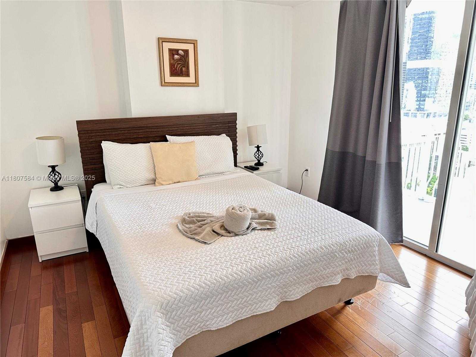 Small Image of 1200 BRICKELL BAY DR #2824, Miami Number 7
