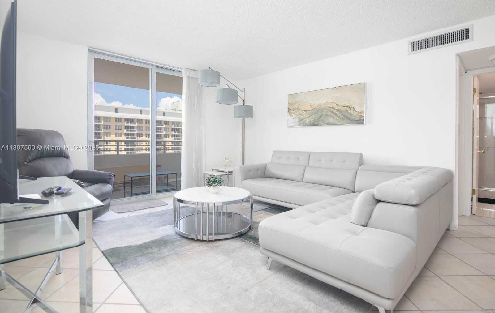 Small Image of 5555 COLLINS AVE #14U, Miami Beach Number 7