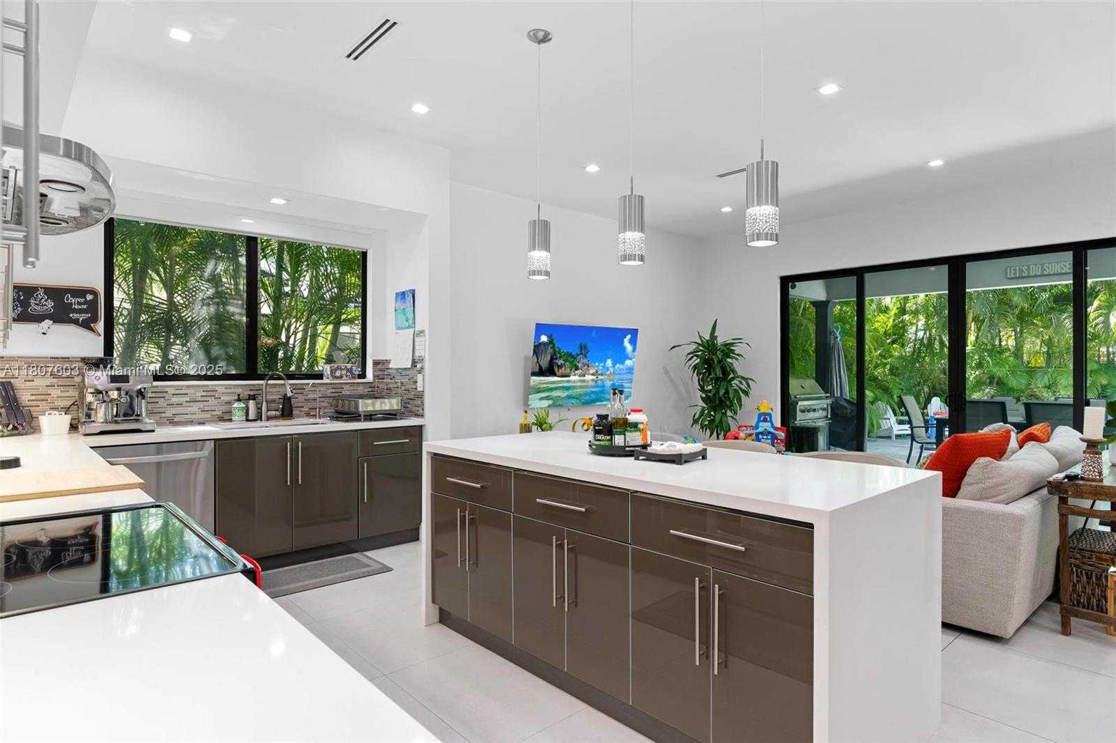 Small Image of 5960 SOUTH WEST 41ST ST, Miami Number 15