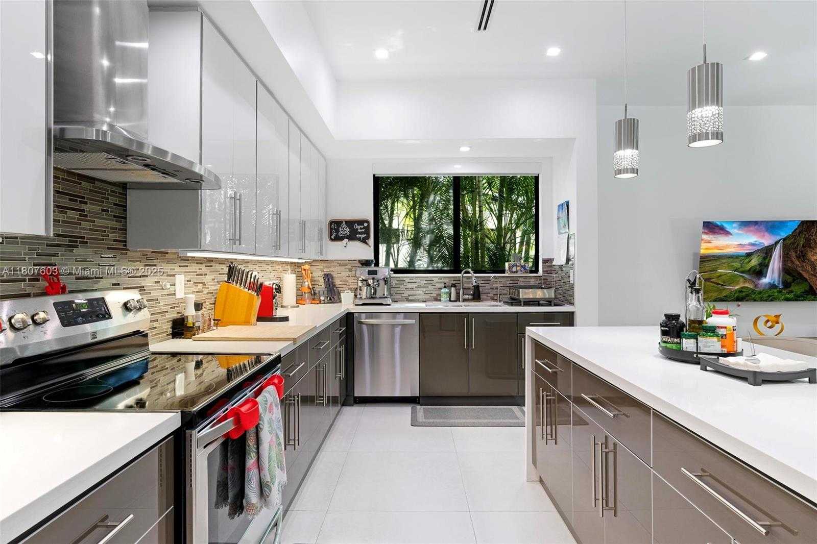 Small Image of 5960 SOUTH WEST 41ST ST, Miami Number 16