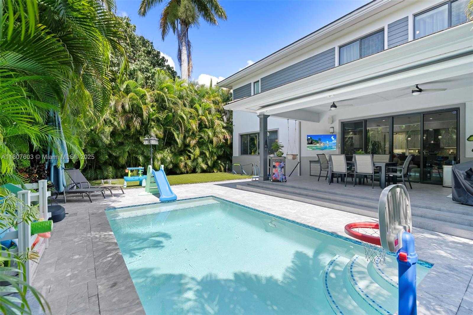 Small Image of 5960 SOUTH WEST 41ST ST, Miami Number 2
