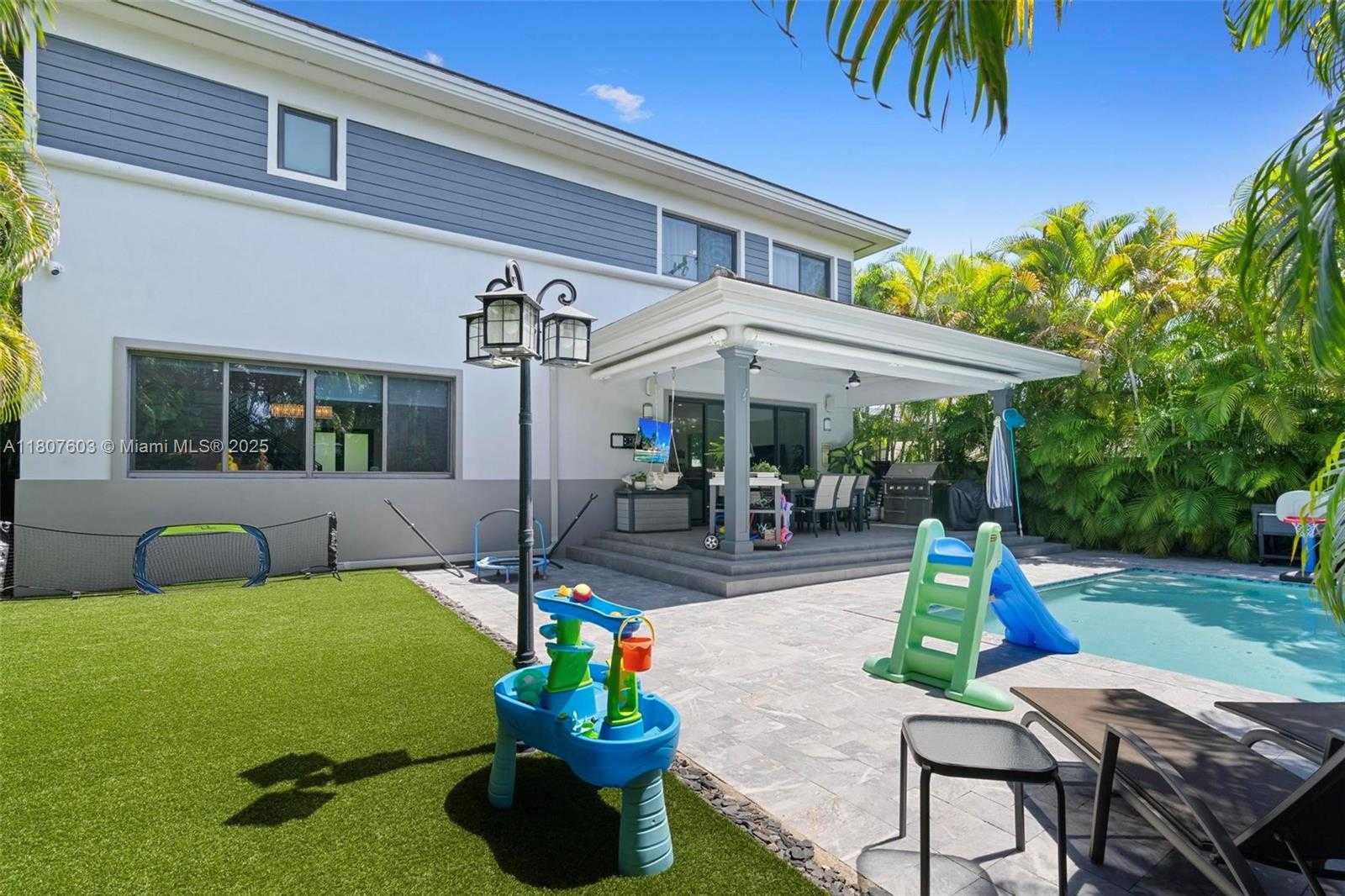Small Image of 5960 SOUTH WEST 41ST ST, Miami Number 3