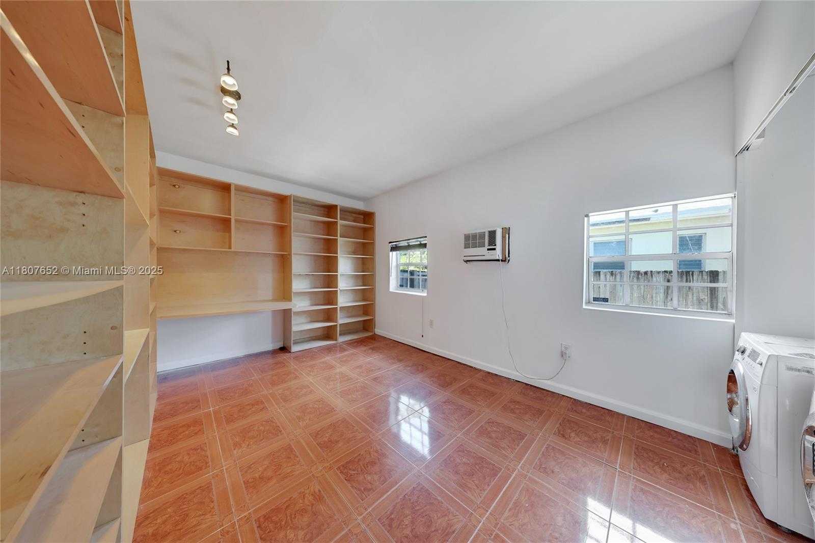Small Image of 13521 SOUTH BISCAYNE RIVER RD, Miami Number 10
