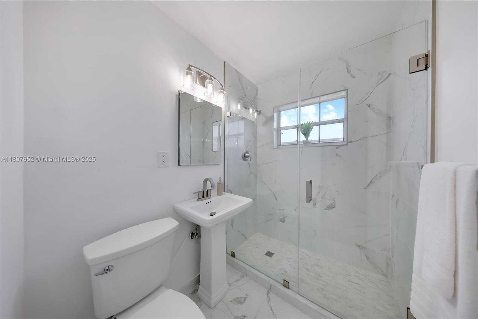 Small Image of 13521 SOUTH BISCAYNE RIVER RD, Miami Number 13