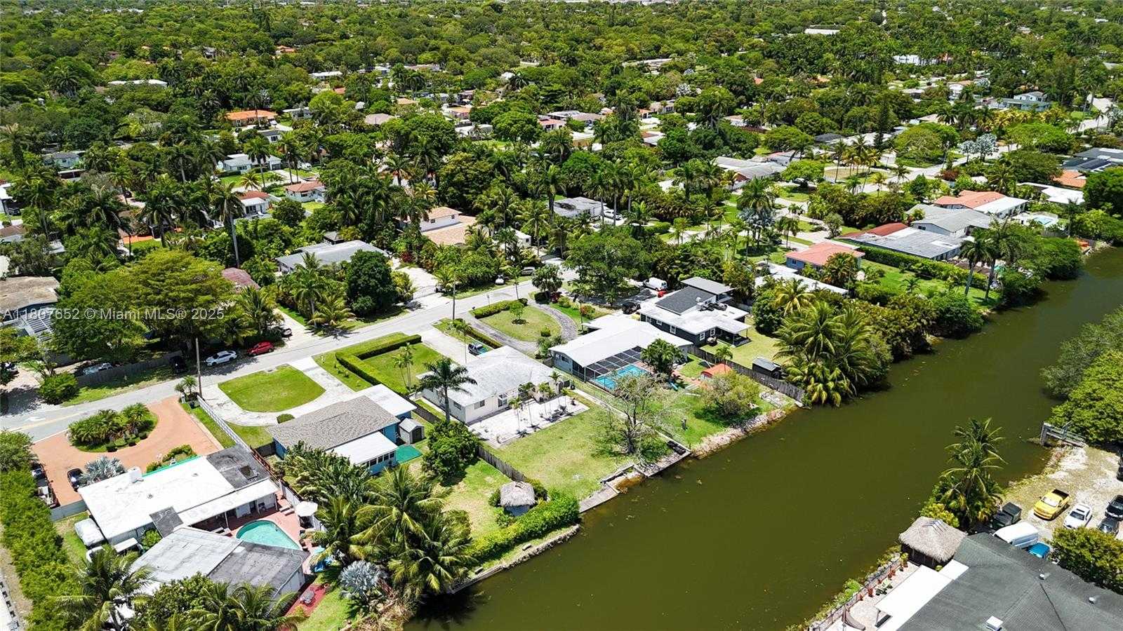 Small Image of 13521 SOUTH BISCAYNE RIVER RD, Miami Number 15