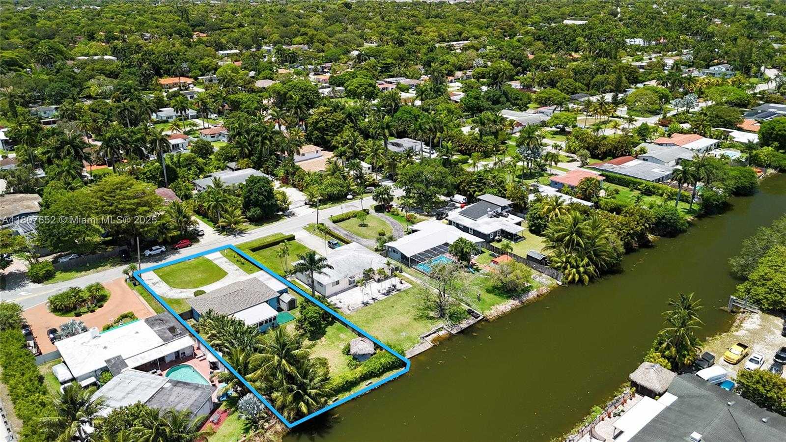 Small Image of 13521 SOUTH BISCAYNE RIVER RD, Miami Number 16