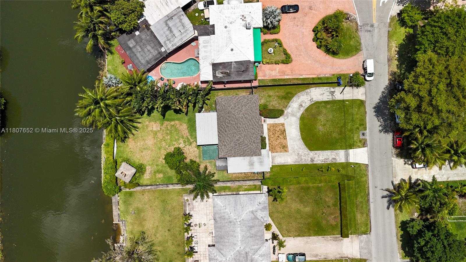 Small Image of 13521 SOUTH BISCAYNE RIVER RD, Miami Number 18