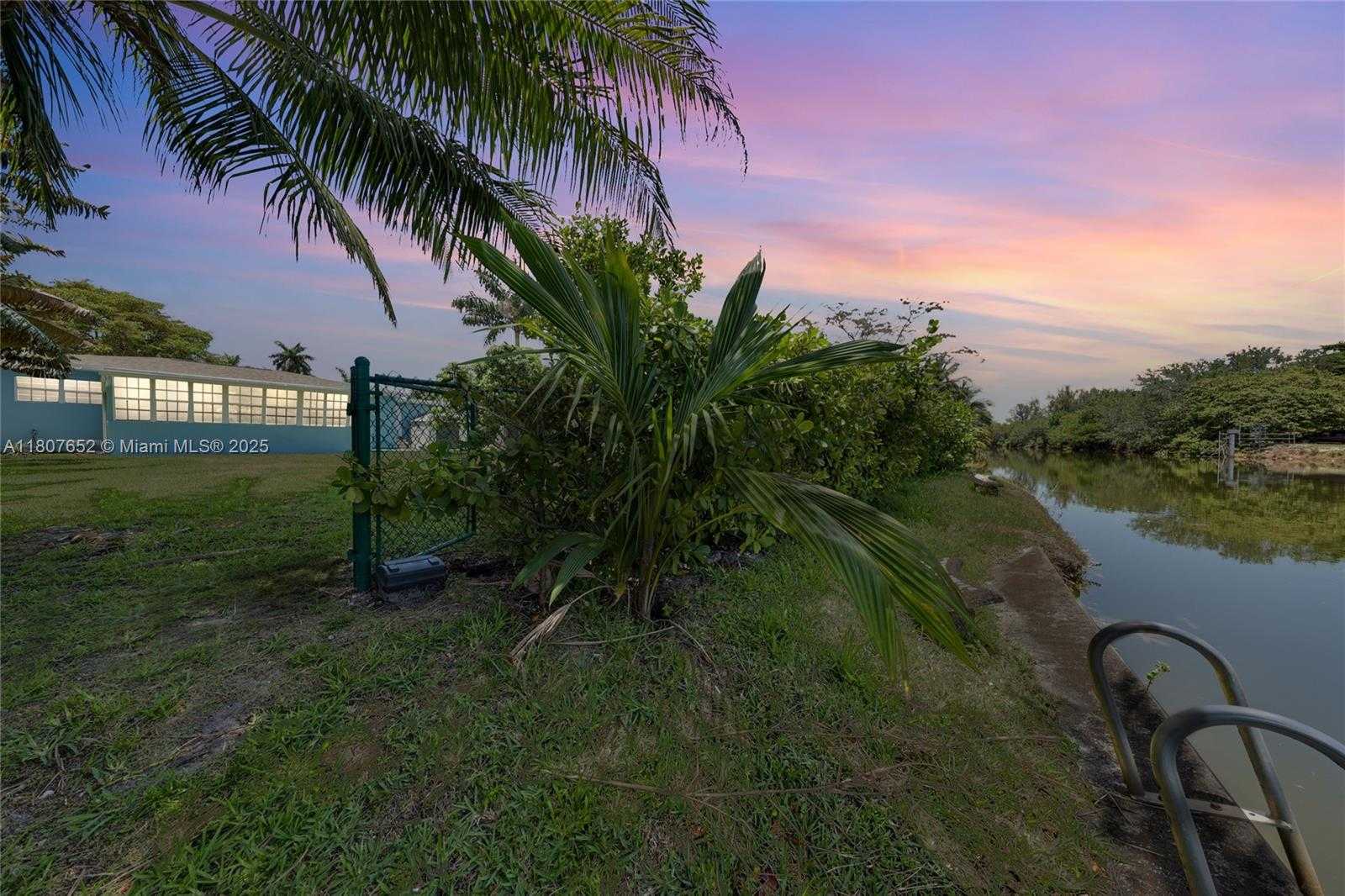 Small Image of 13521 SOUTH BISCAYNE RIVER RD, Miami Number 23