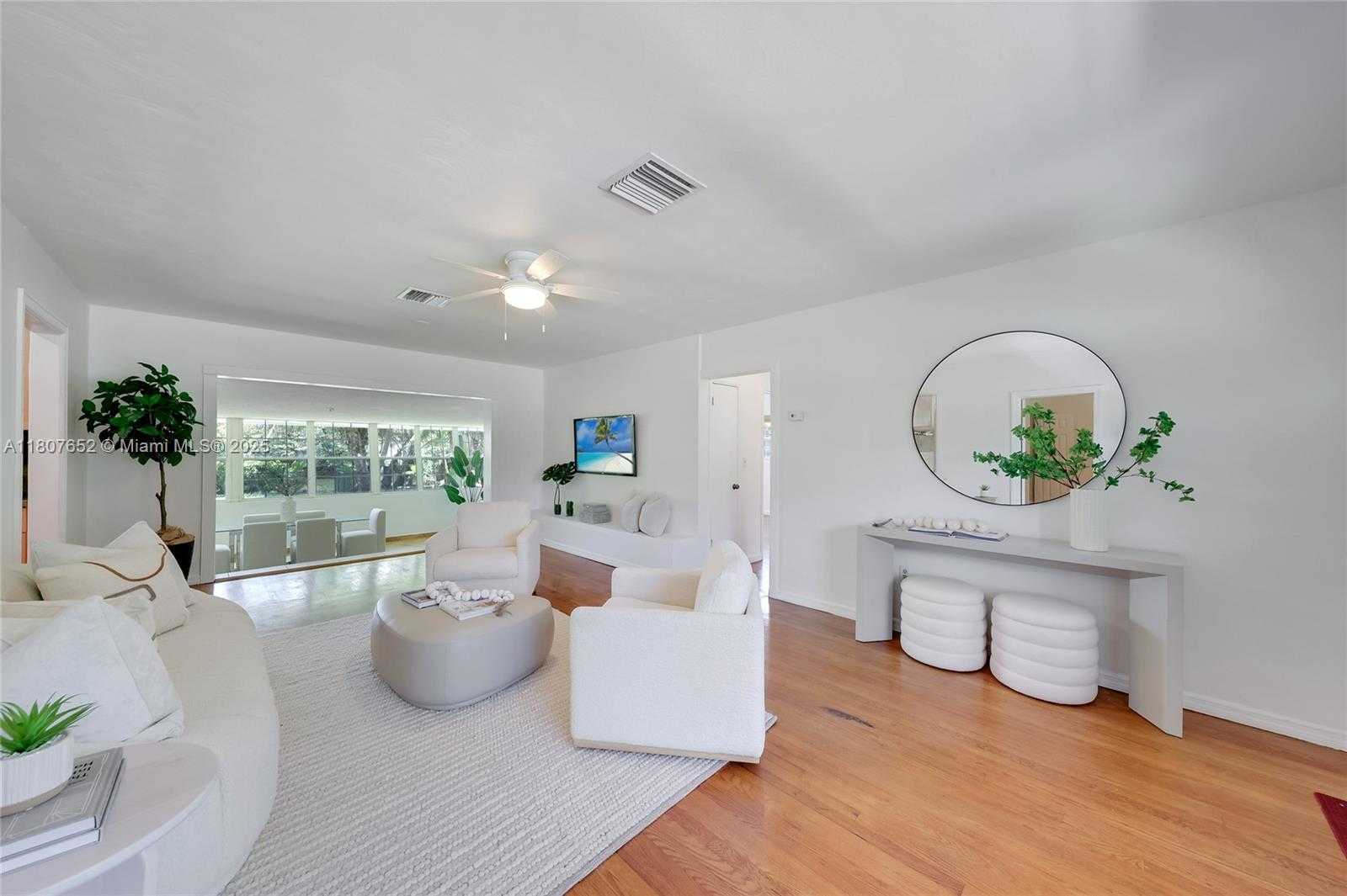 Small Image of 13521 SOUTH BISCAYNE RIVER RD, Miami Number 4
