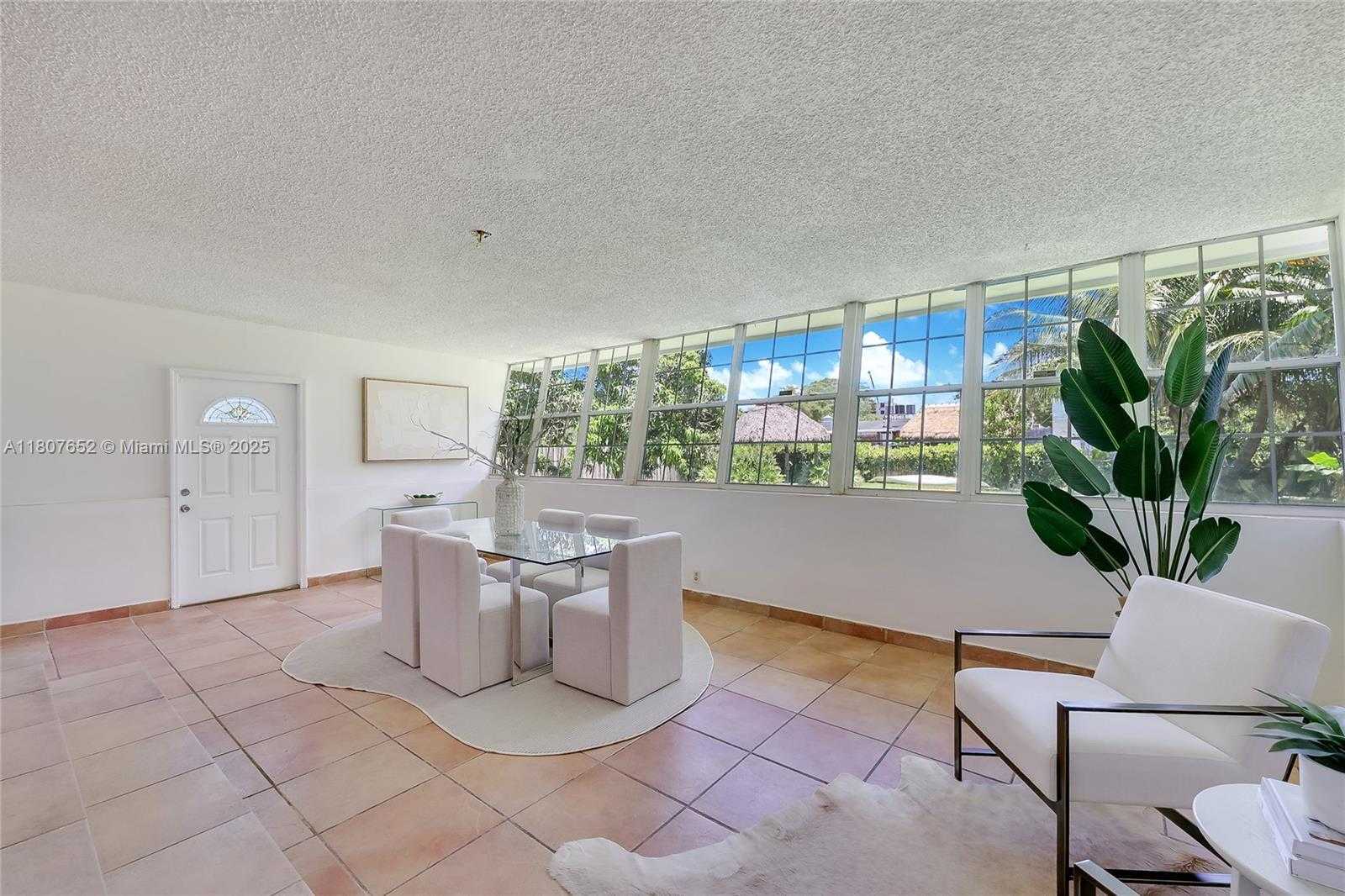 Small Image of 13521 SOUTH BISCAYNE RIVER RD, Miami Number 5