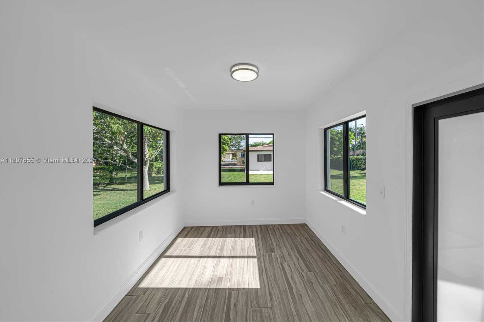 Small Image of 5805 SOUTH WEST 46TH TER, Miami Number 10