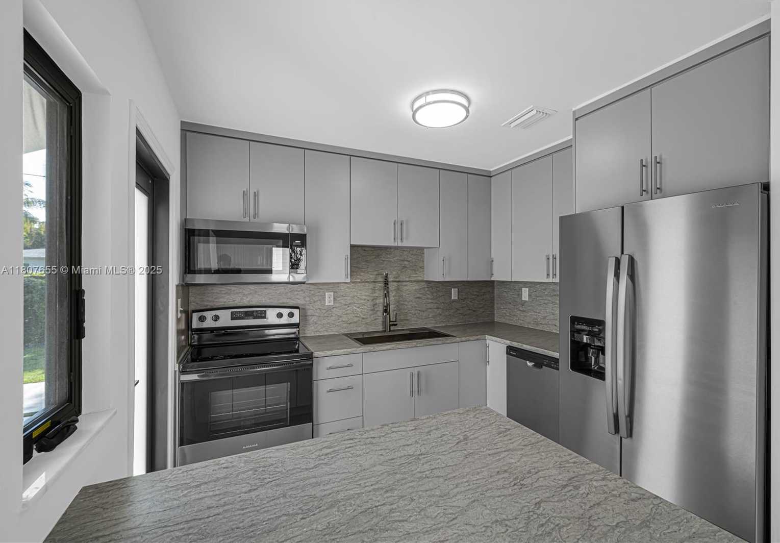 Small Image of 5805 SOUTH WEST 46TH TER, Miami Number 13