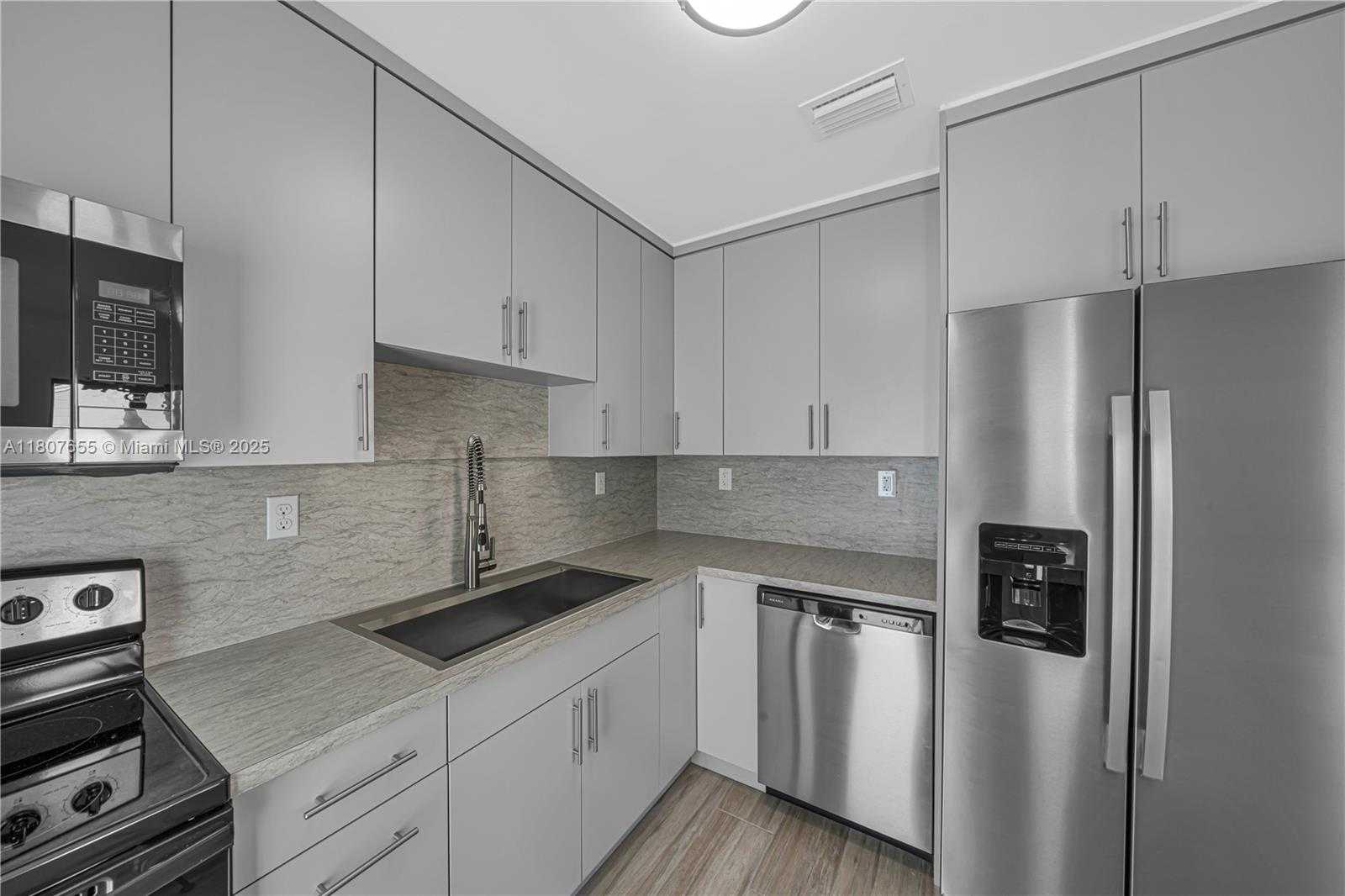 Small Image of 5805 SOUTH WEST 46TH TER, Miami Number 15