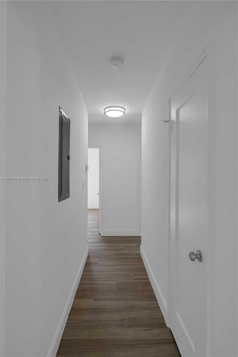 Small Image of 5805 SOUTH WEST 46TH TER, Miami Number 16