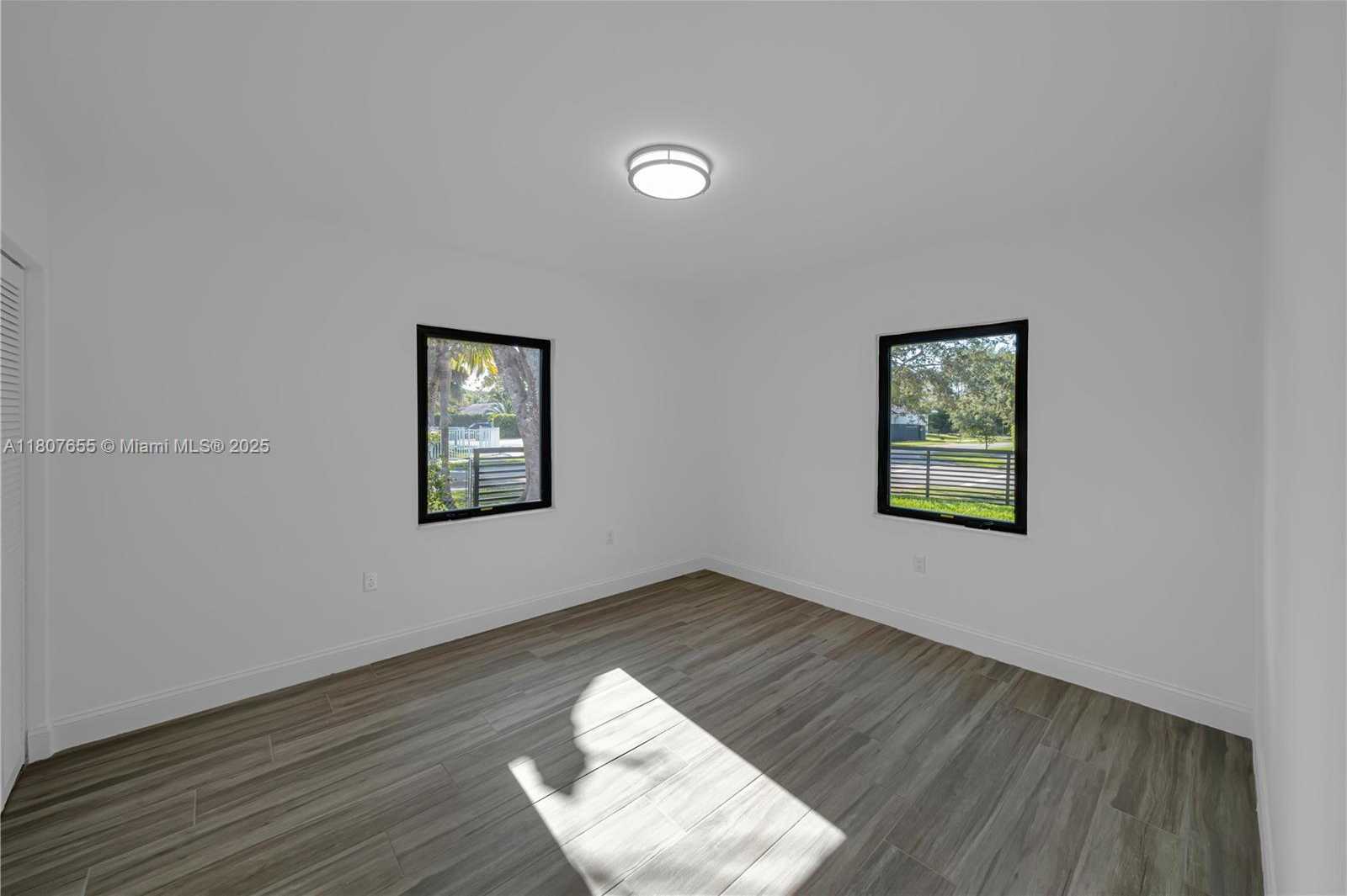 Small Image of 5805 SOUTH WEST 46TH TER, Miami Number 19
