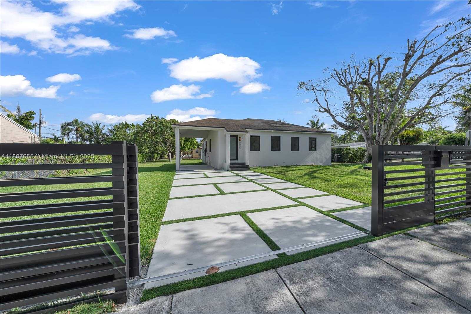 Small Image of 5805 SOUTH WEST 46TH TER, Miami Number 2