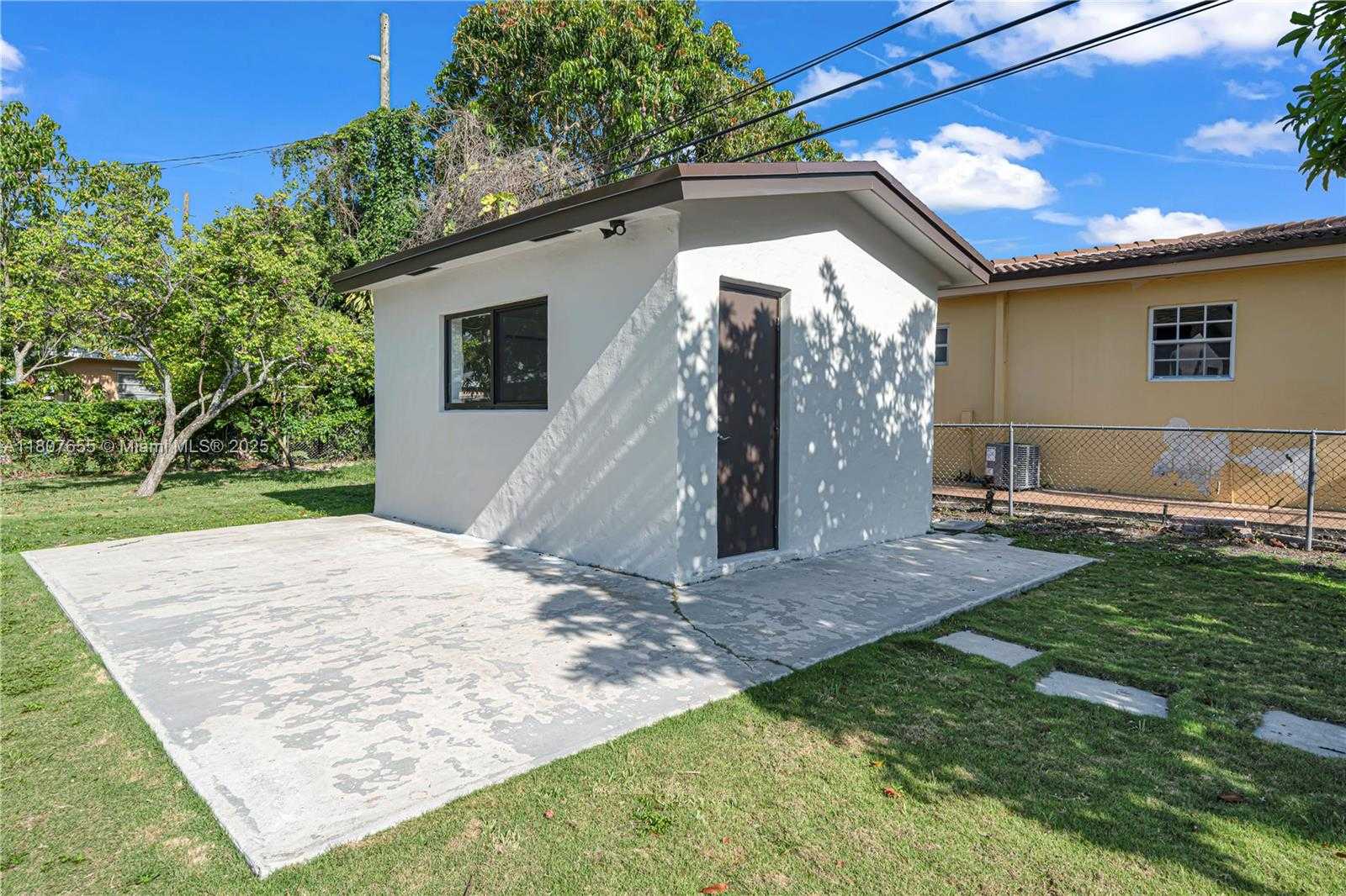 Small Image of 5805 SOUTH WEST 46TH TER, Miami Number 24