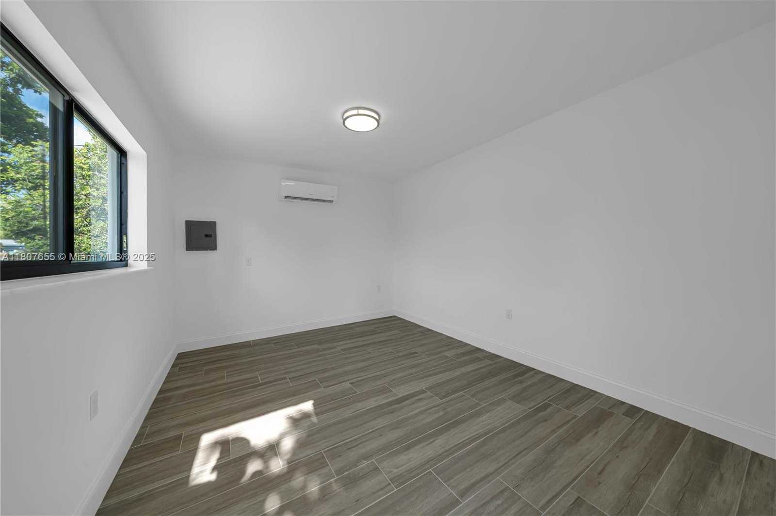 Small Image of 5805 SOUTH WEST 46TH TER, Miami Number 25