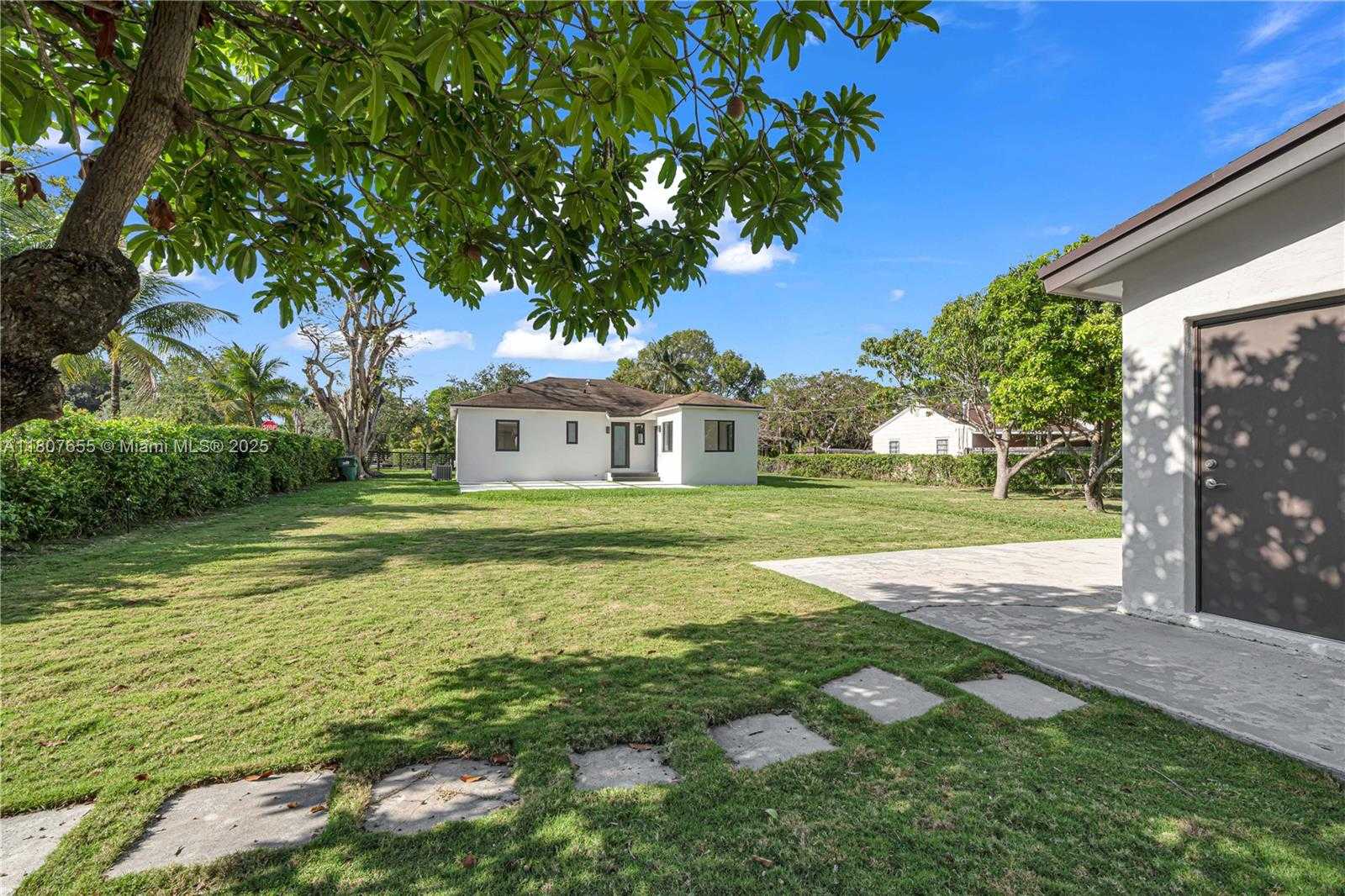 Small Image of 5805 SOUTH WEST 46TH TER, Miami Number 26