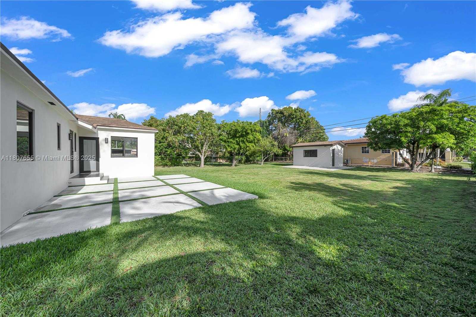 Small Image of 5805 SOUTH WEST 46TH TER, Miami Number 28