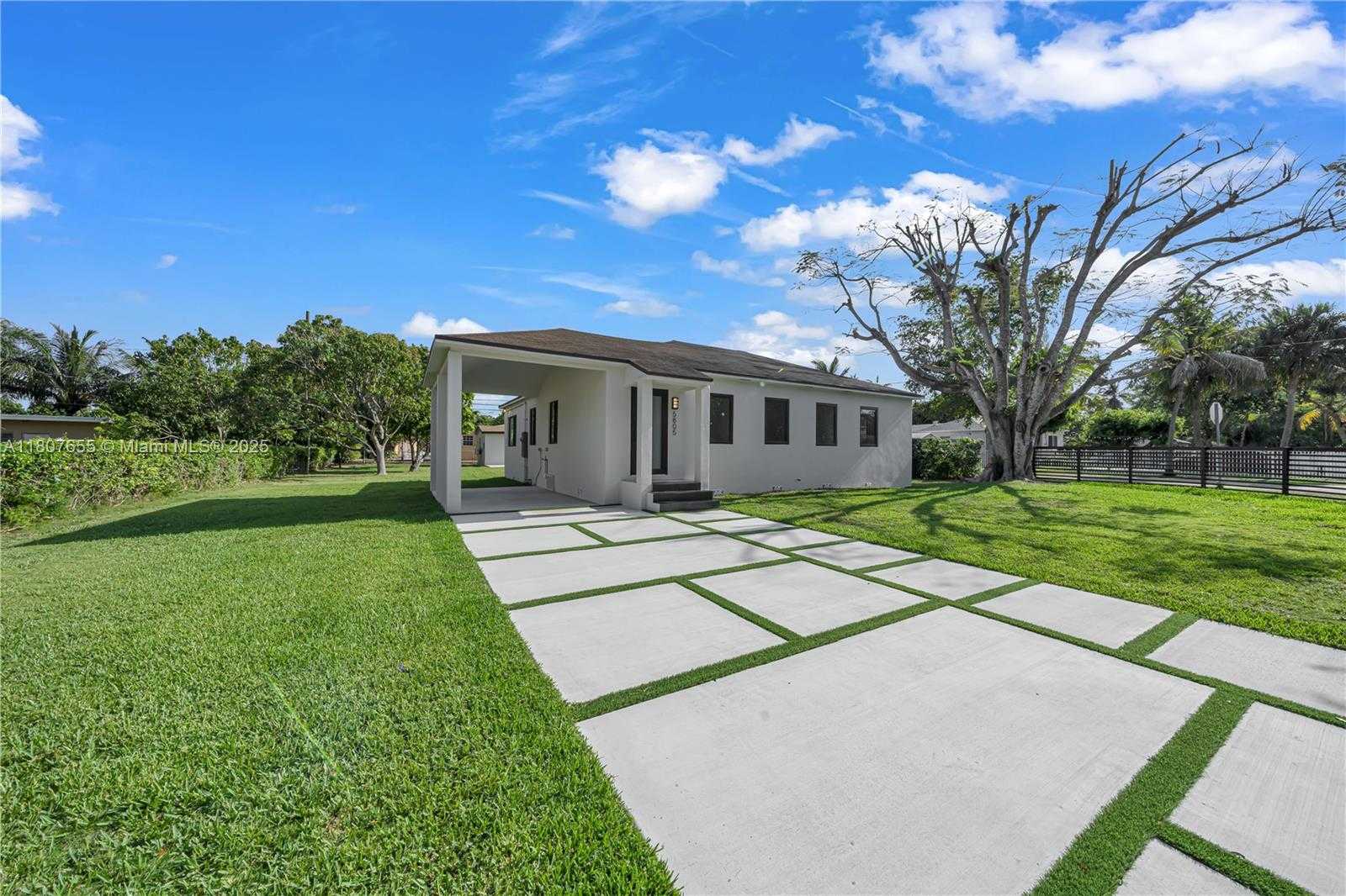 Small Image of 5805 SOUTH WEST 46TH TER, Miami Number 3