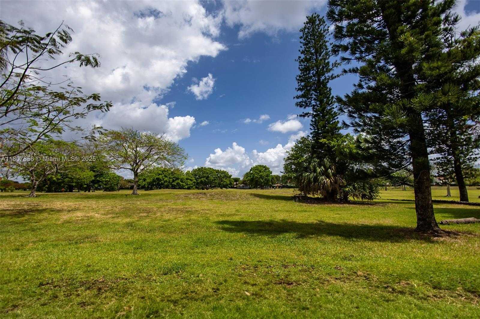 Small Image of 281 WEST PARK DR #1-8, Miami Number 16