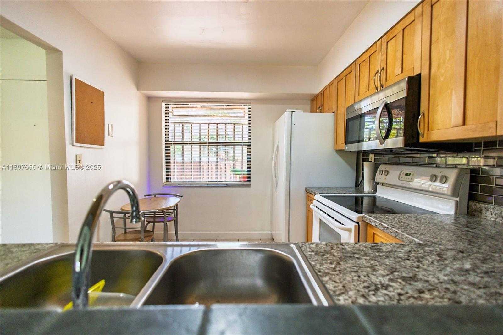 Small Image of 281 WEST PARK DR #1-8, Miami Number 6
