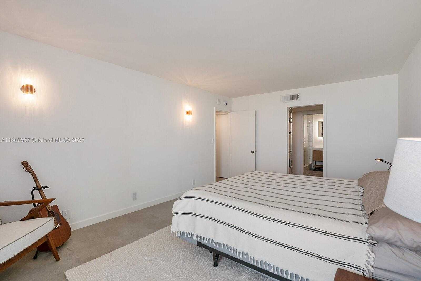 Small Image of 100 BAYVIEW DR #2125, Sunny Isles Beach Number 14