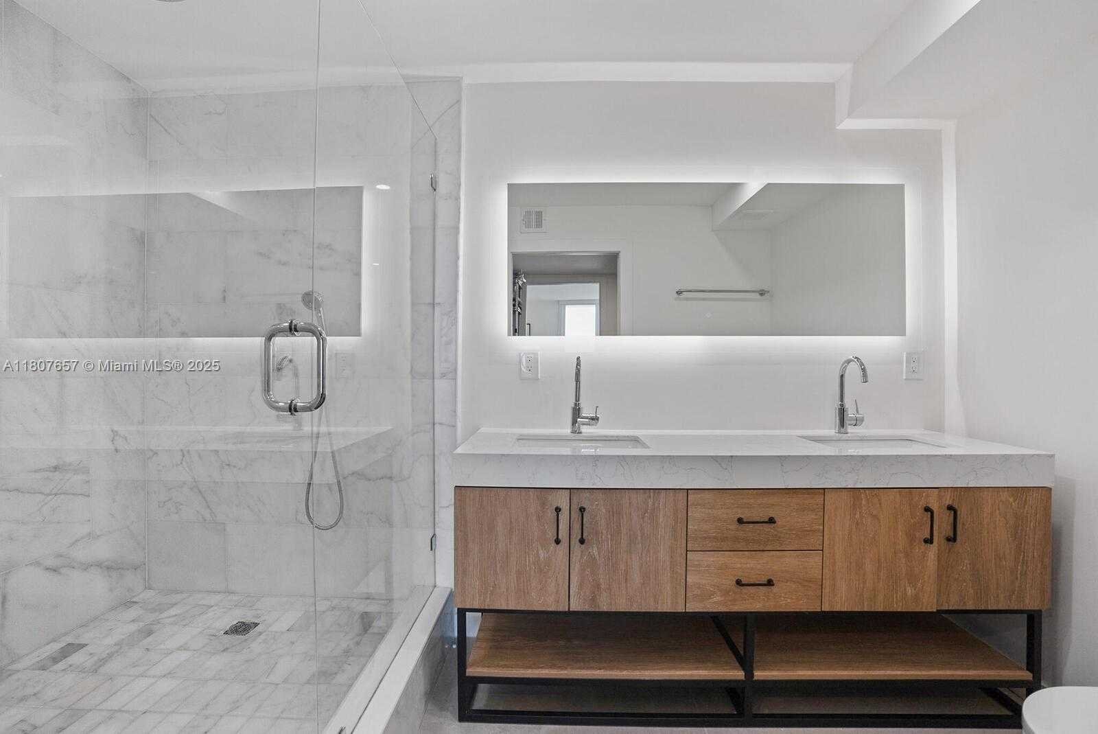 Small Image of 100 BAYVIEW DR #2125, Sunny Isles Beach Number 15