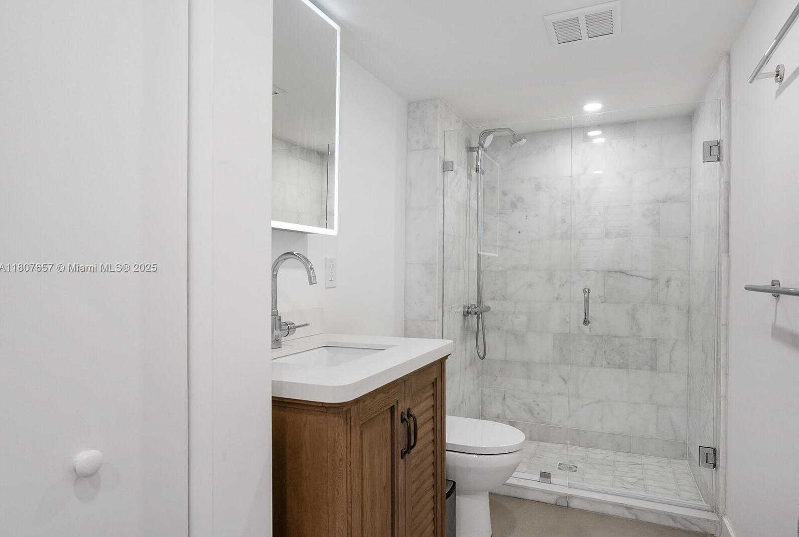 Small Image of 100 BAYVIEW DR #2125, Sunny Isles Beach Number 17