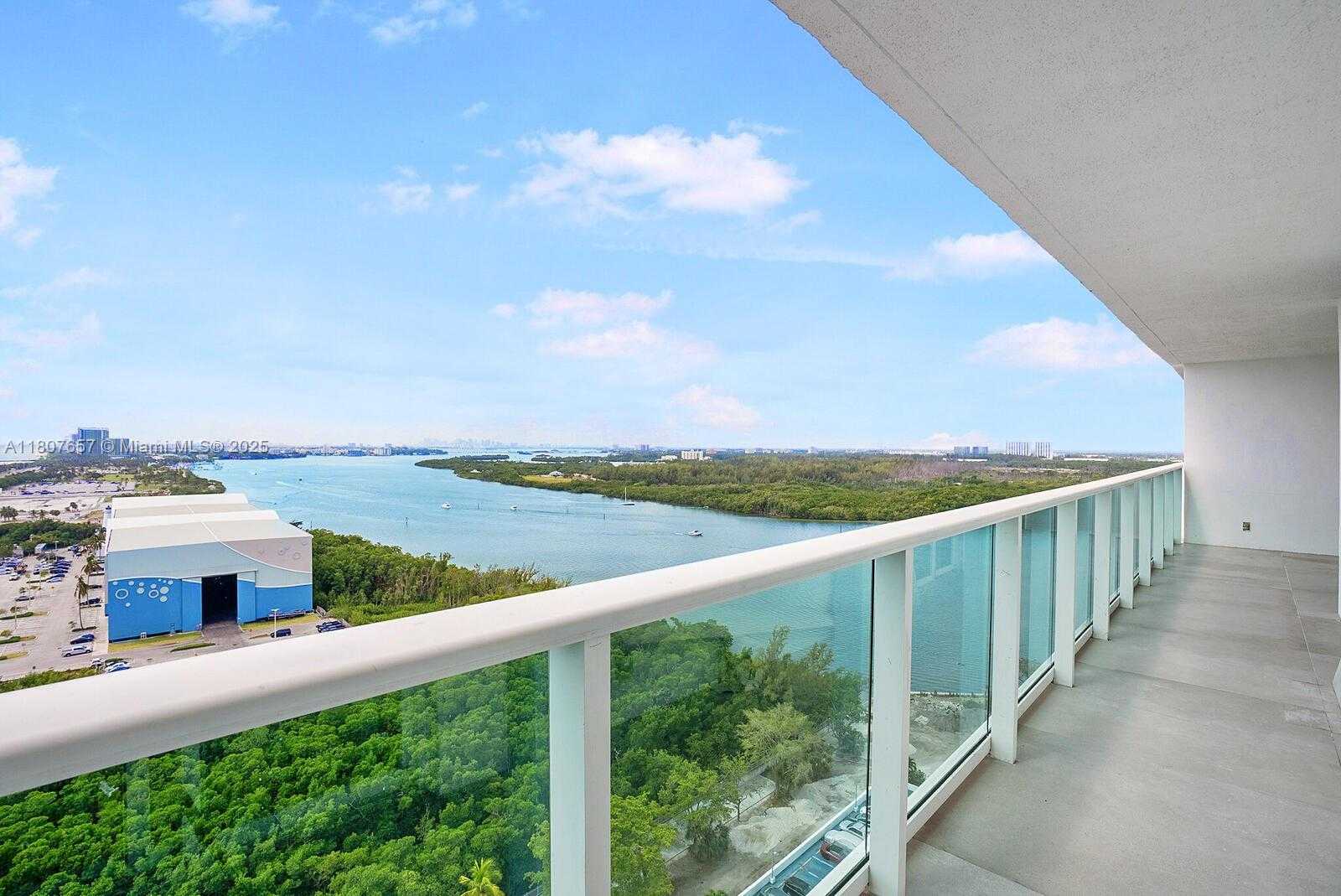Small Image of 100 BAYVIEW DR #2125, Sunny Isles Beach Number 3