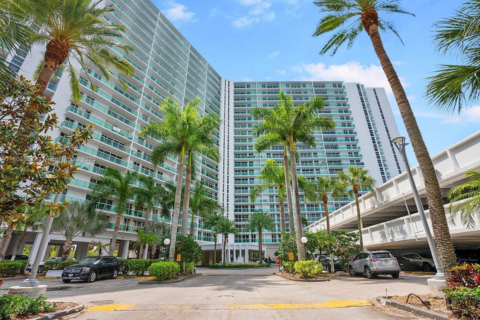 Small Image of 100 BAYVIEW DR #2125, Sunny Isles Beach Number 4