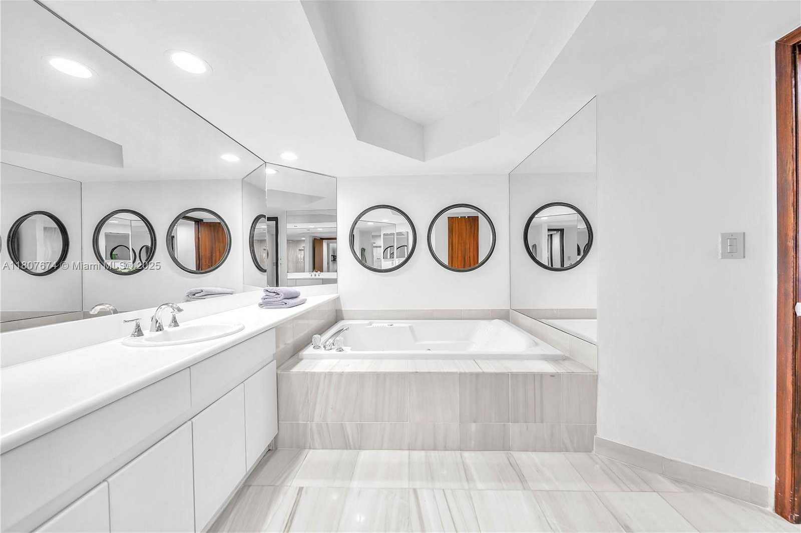 Small Image of 16425 COLLINS AVE #816, Sunny Isles Beach Number 26