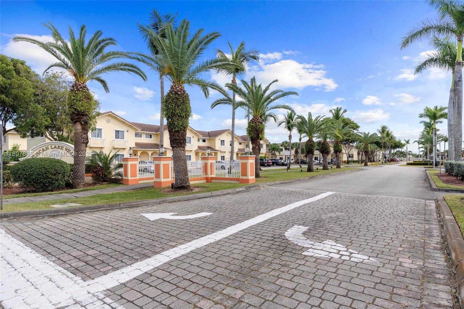 Small Image of 7469 NORTH WEST 179TH ST, Hialeah Number 22