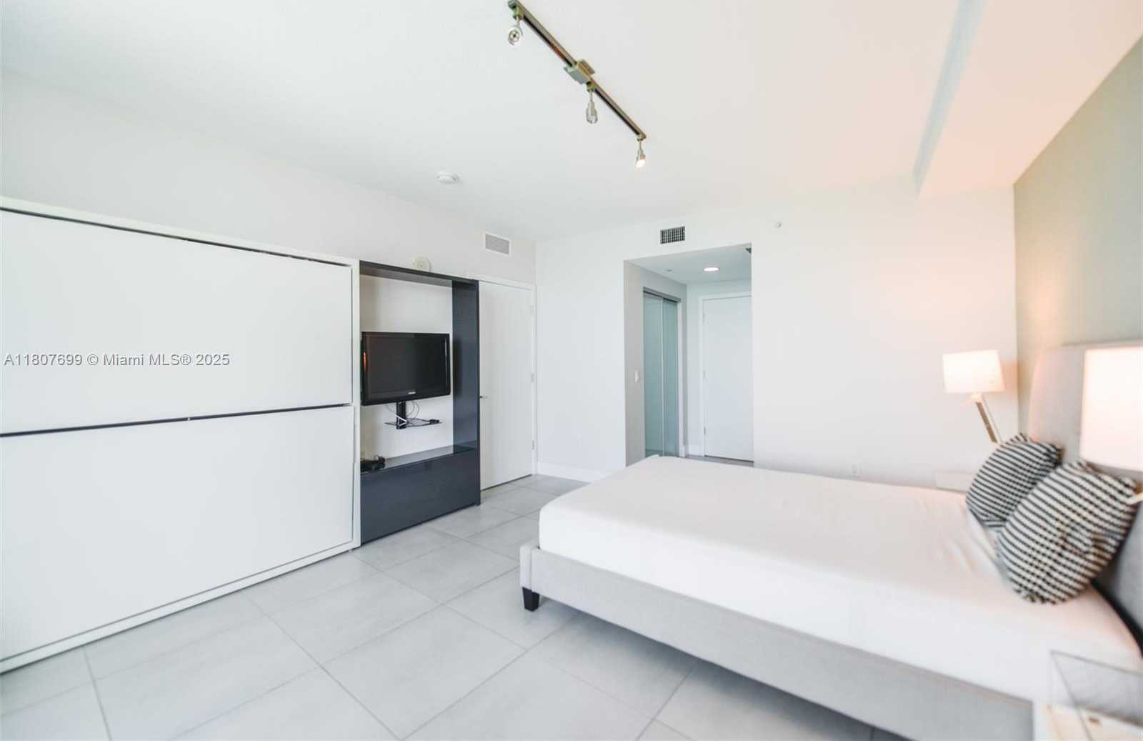 Small Image of 6700 INDIAN CREEK DR #1005, Miami Beach Number 15