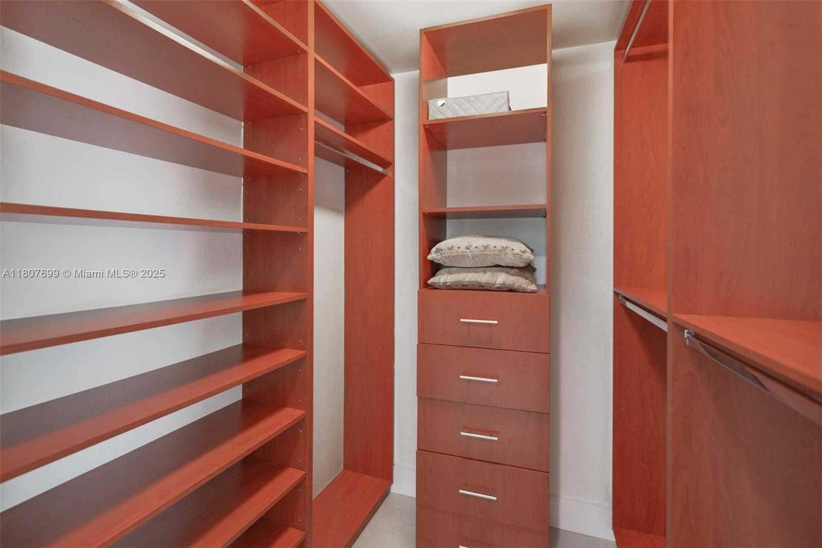 Small Image of 6700 INDIAN CREEK DR #1005, Miami Beach Number 17