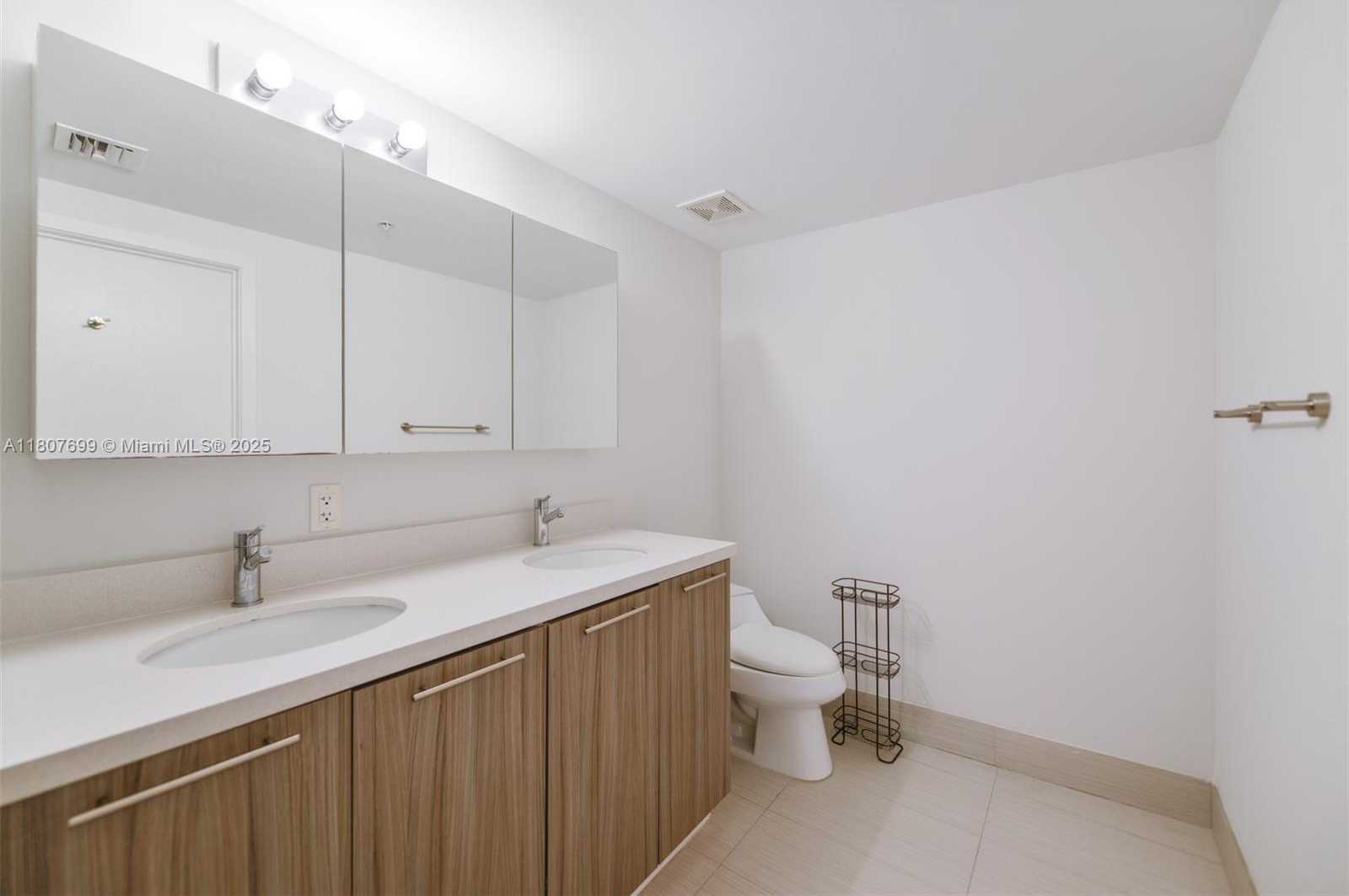Small Image of 6700 INDIAN CREEK DR #1005, Miami Beach Number 18