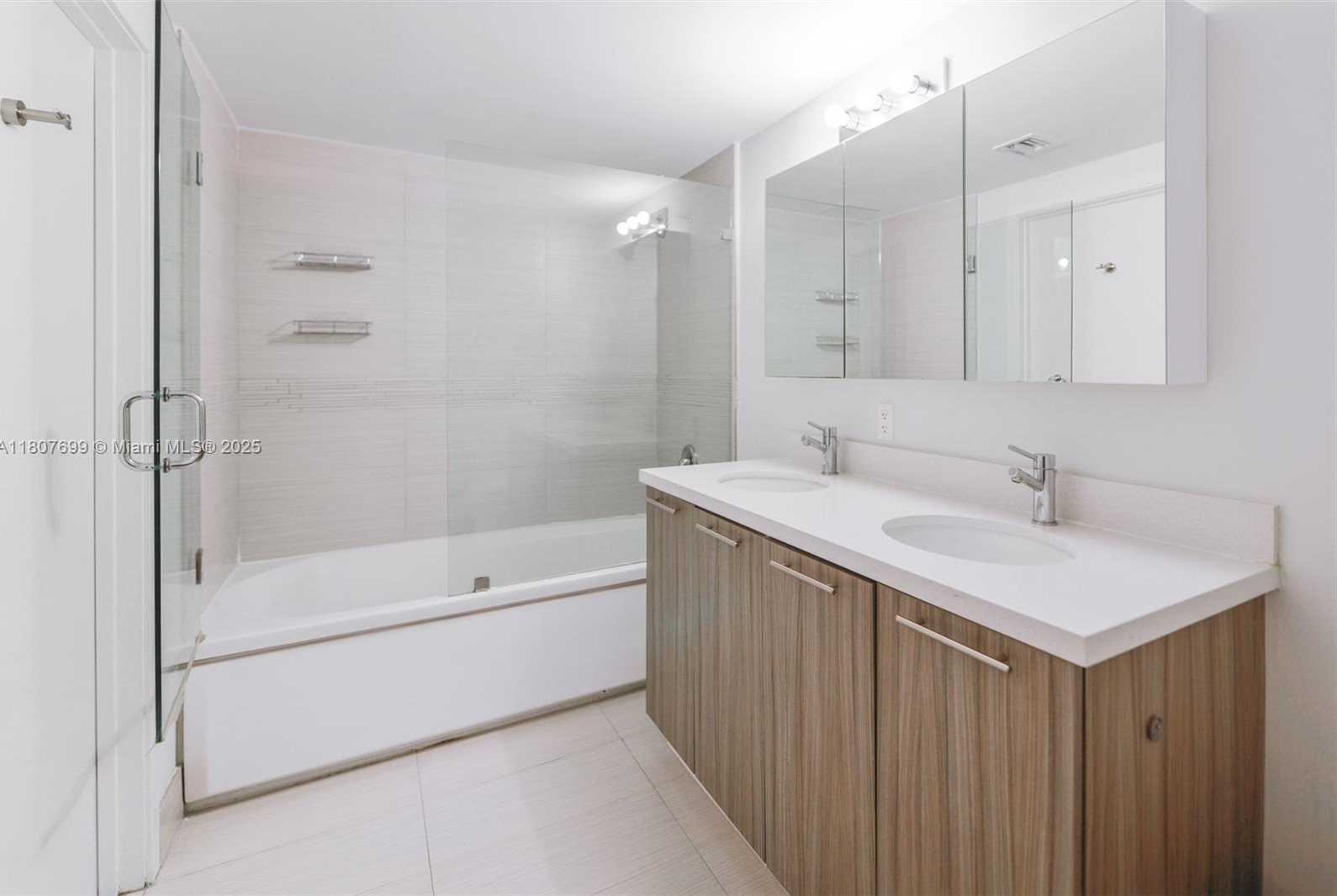 Small Image of 6700 INDIAN CREEK DR #1005, Miami Beach Number 19